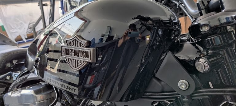lavage et polissage moto Harley Davidson Forty Height 2017